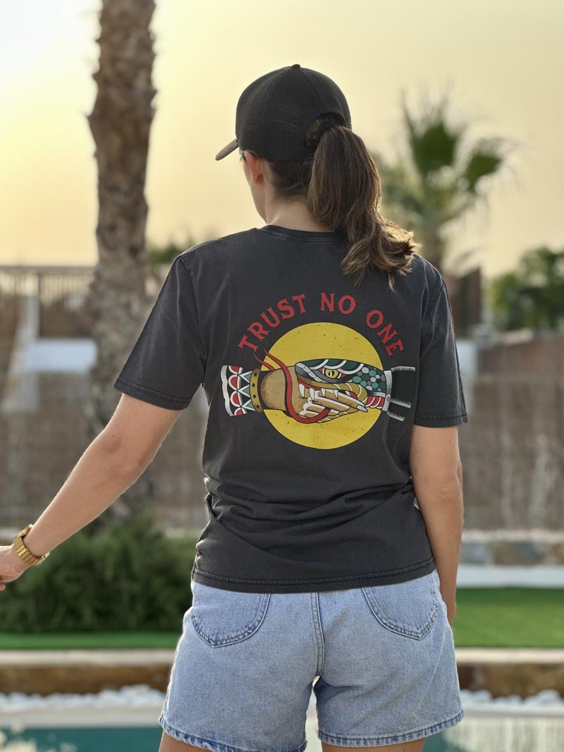 Trust No One - 4underUK